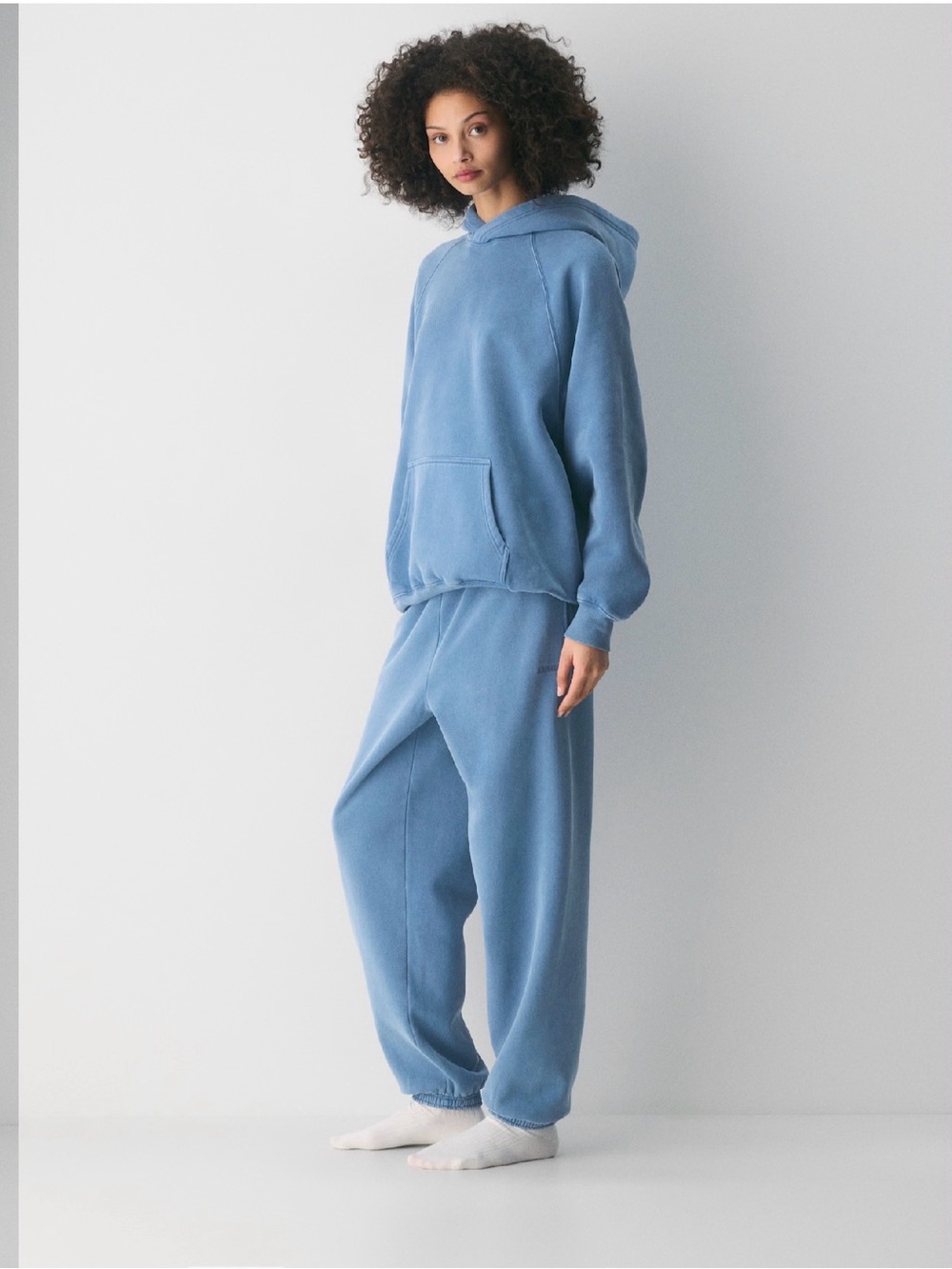 Aritzia Mega Sweatpant Cozy Sweatfleece XL Indigo Blue Oversized Joggers - Picture 3 of 16